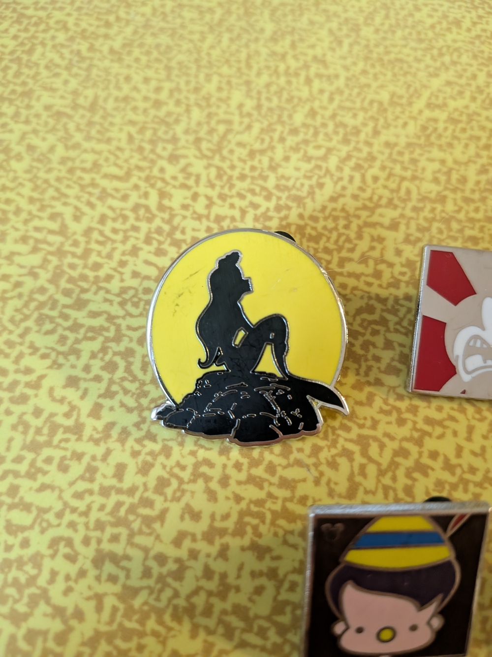 🔴5/$25 Disney Enamel Pin Lot — Ariel, Mickey, Tigger & Characters - Picture 2 of 7